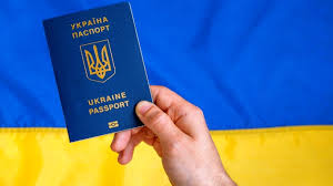 Оформлення паспорта за кордоном для чоловіків призовного віку: роз’яснення