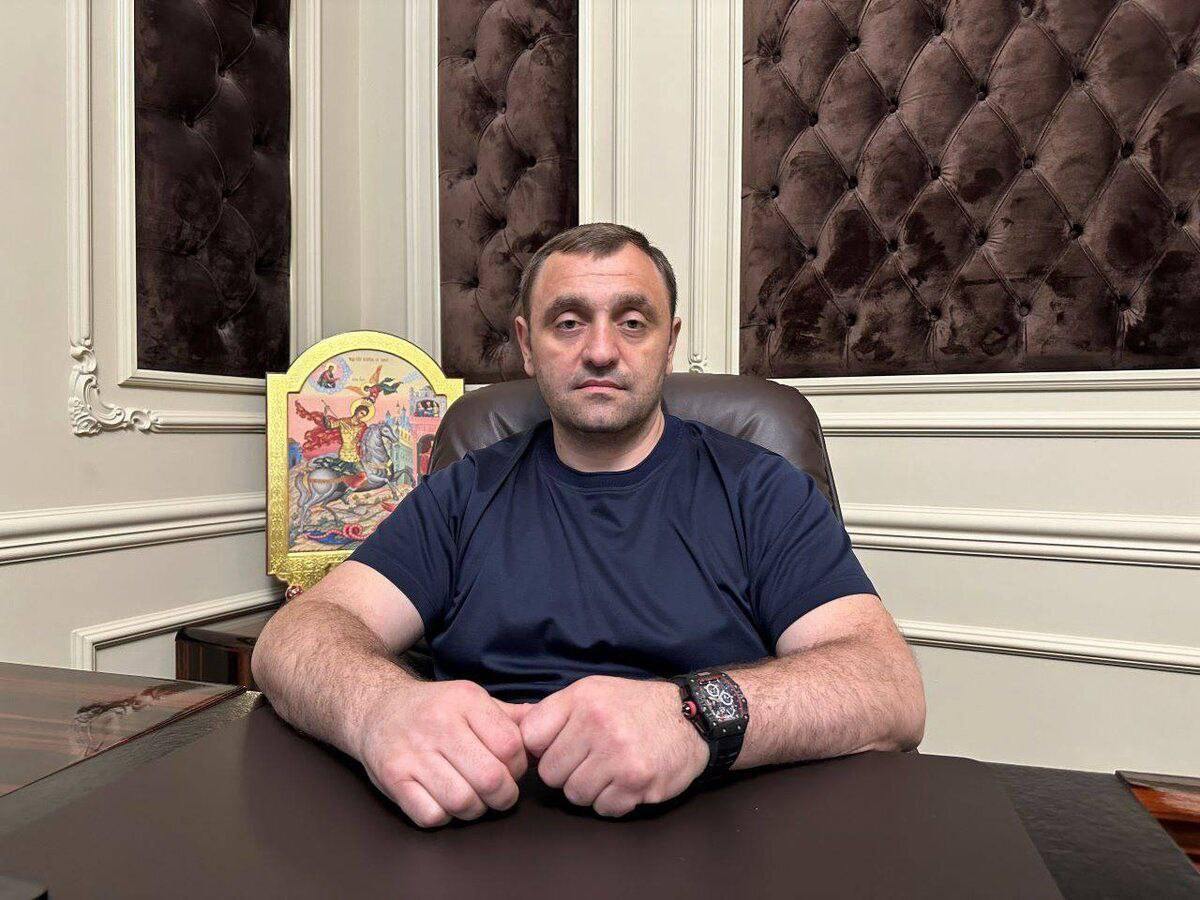 Через поранення під час вибуху зрадник Саркісян вмер у лікарні: російські нацисти радіють
