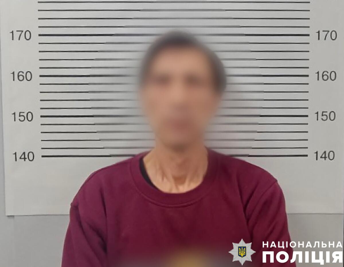 У Києві чоловік зберігав вдома близько півтори сотні патронів і корпус гранати