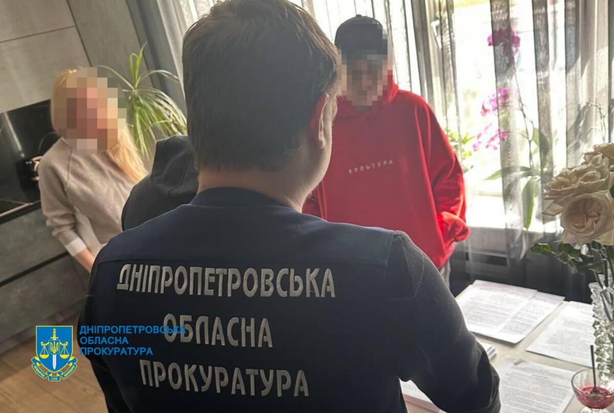 Депутат спільно з дружиною “ремонтували” на папері пошкоджені війною об’єкти у Дніпропетровській області