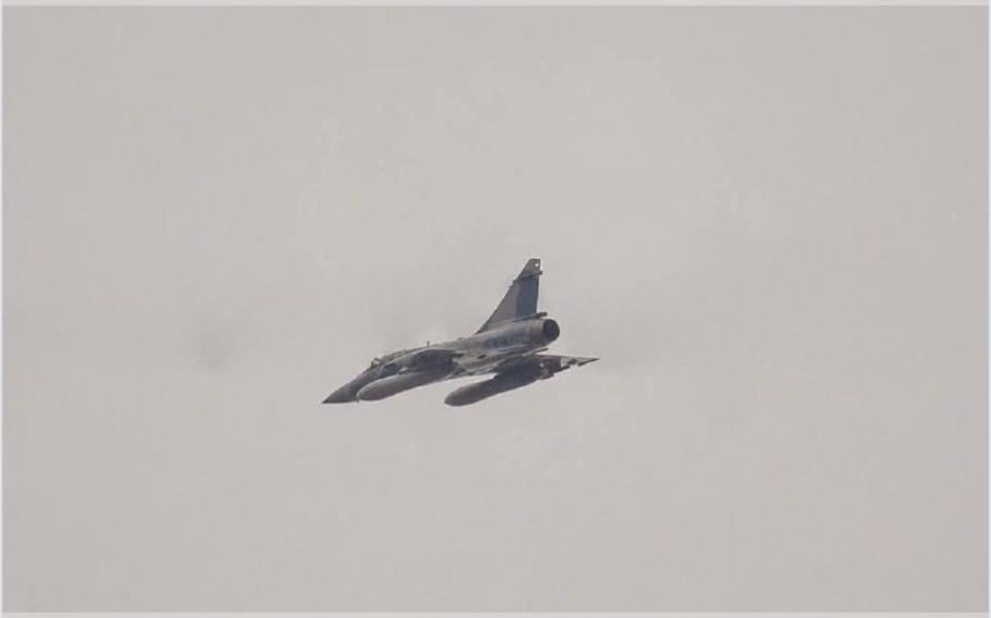Перші фото польоту французьких винищувачів Mirage 2000 над Україною показали у мережі