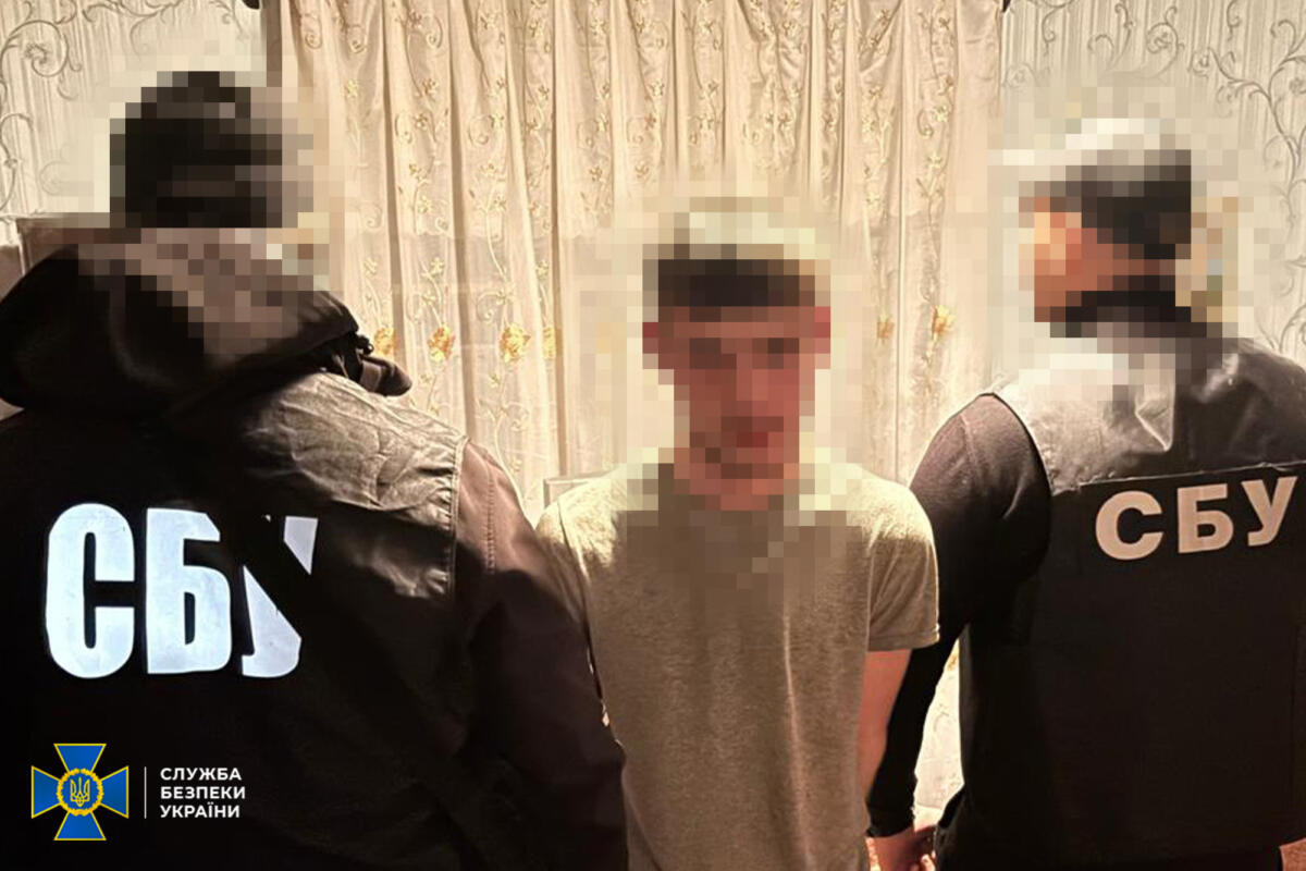 Зловмисників, які біля ТЦК на Дніпропетровщині підірвали вибухівку, затримали правоохоронці