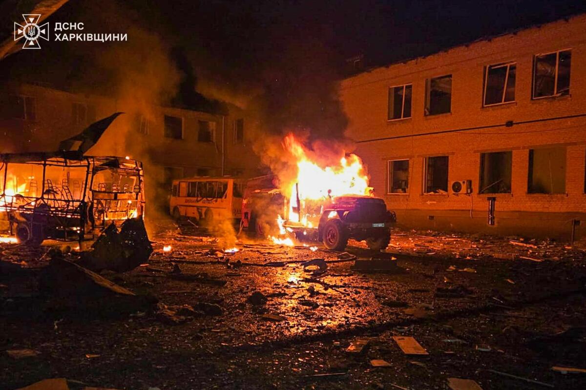 На Харківщині окупанти двічі атакували рятувальників під час гасіння пожежі ‒ ДСНС