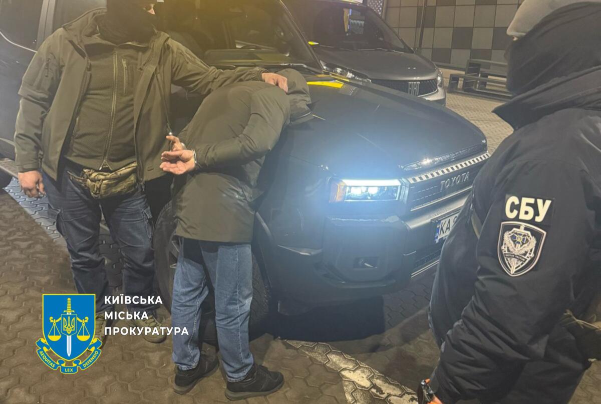 Вимагали «відкати» за постачання комплектуючих до бронетехніки для ЗСУ: повідомлено про підозру директорам державних підприємств
