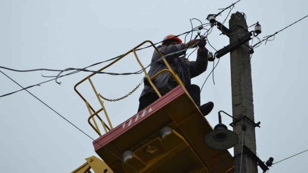 На Донеччині за тиждень вдалося повернути світло у понад 19 тисяч домівок