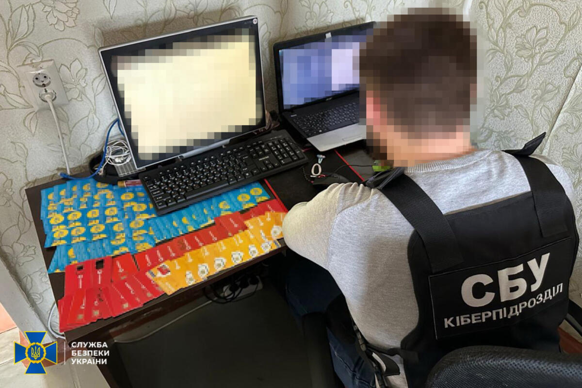 Створив ботоферму для «розгону» російської пропаганди: на Полтавщині затримано хакера та двох ворожих агітаторів