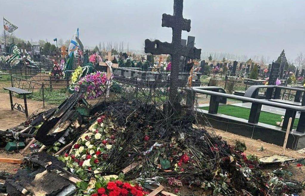 В окупованому Криму підпалили могилу пропагандиста