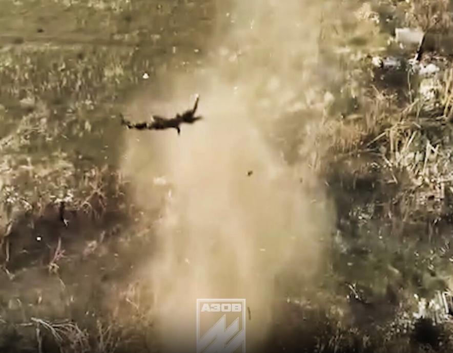 Український дрон “додав крила” російському окупанту, який ховався у криниці