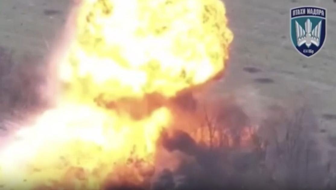 На Покровському напрямку російська МТЛБ з боєприпасами вибухнула після удару українського дрона