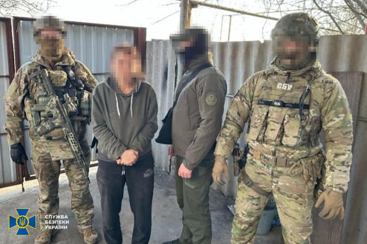 Стежила за ешелонами ЗСУ через «відеопастку» у шпаківні: у Дніпрі затримано ворожу агентку