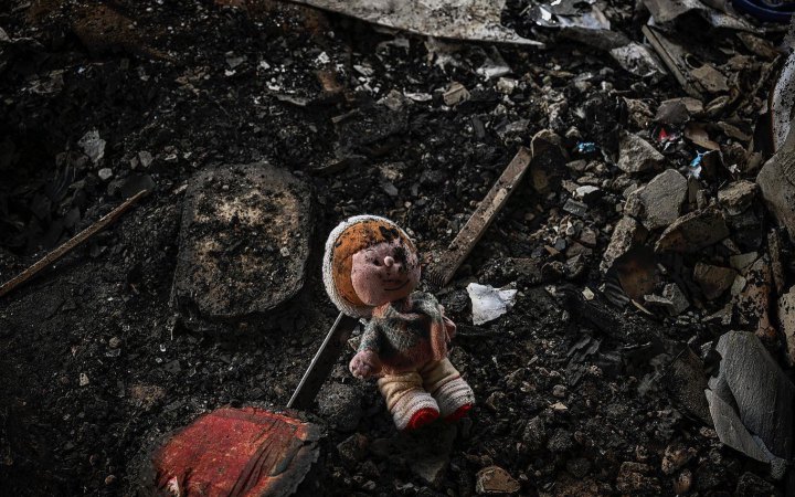 На Донеччині майже 200 дітей досі залишаються в зоні бойових дій