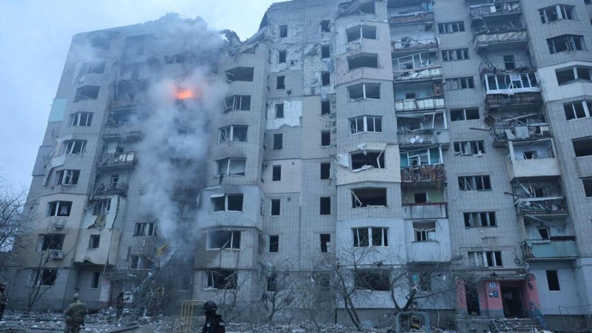 Росіяни скинули авіабомбу на багатоповерхівку у Куп’янську: є постраждалі та руйнування