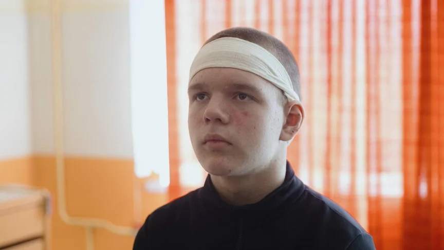 Суми відзначили нагородою 13-річного підлітка, який рятував людей з «автобуса смерті»