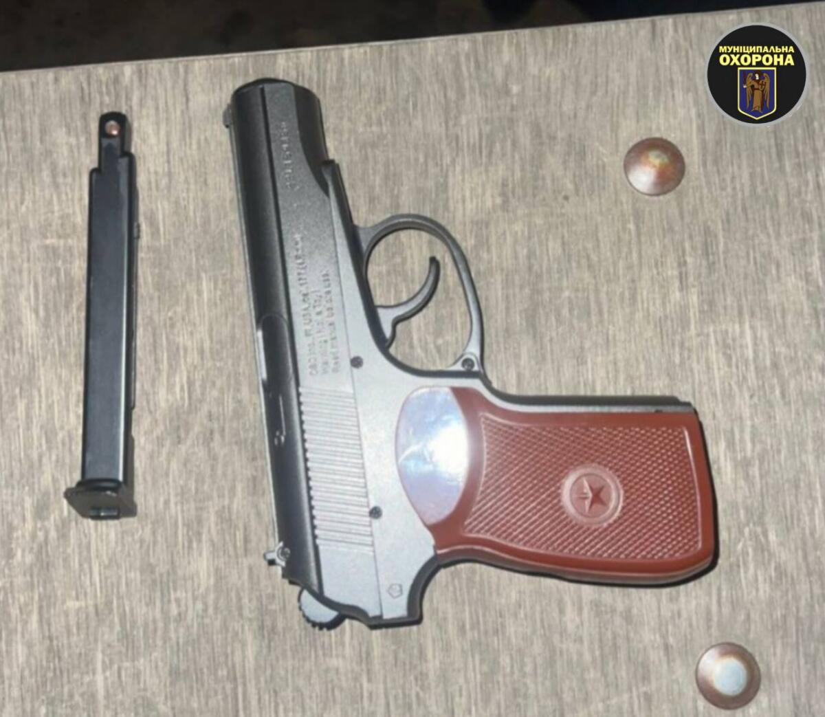 У столиці діти влаштували небезпечні ігри з пістолетом: подробиці