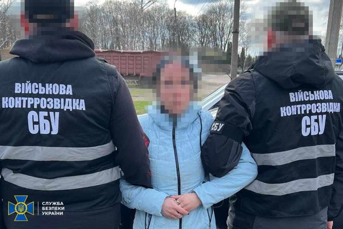 На Чернігівщині зрадниця встановлювала «відеопастки» для ворожих ударів по ешелонах ЗСУ