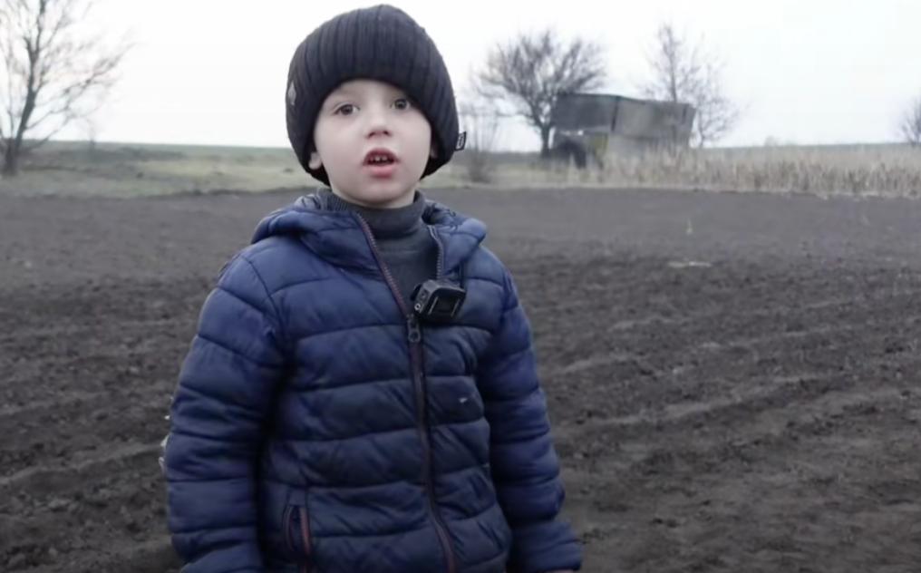 У мережі показали, як виглядає хлопчик з відомого мему «Скоро вже буде Паска»