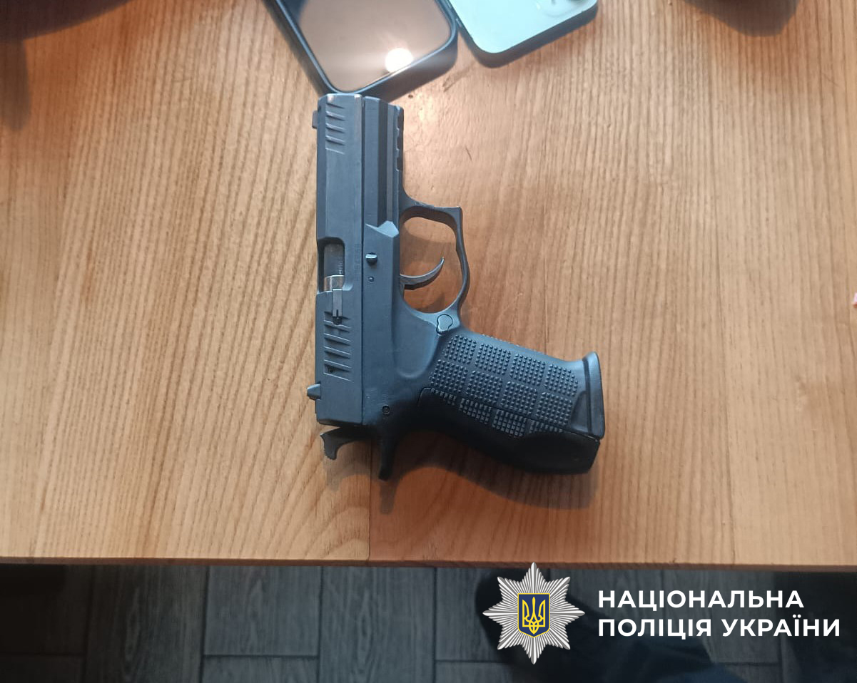 Двоє чоловіків влаштували стрілянину у Києві: що відомо