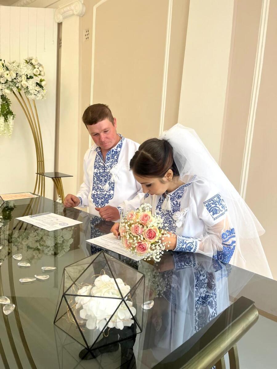 Майже тисяча українських пар одружилися в День вишиванки