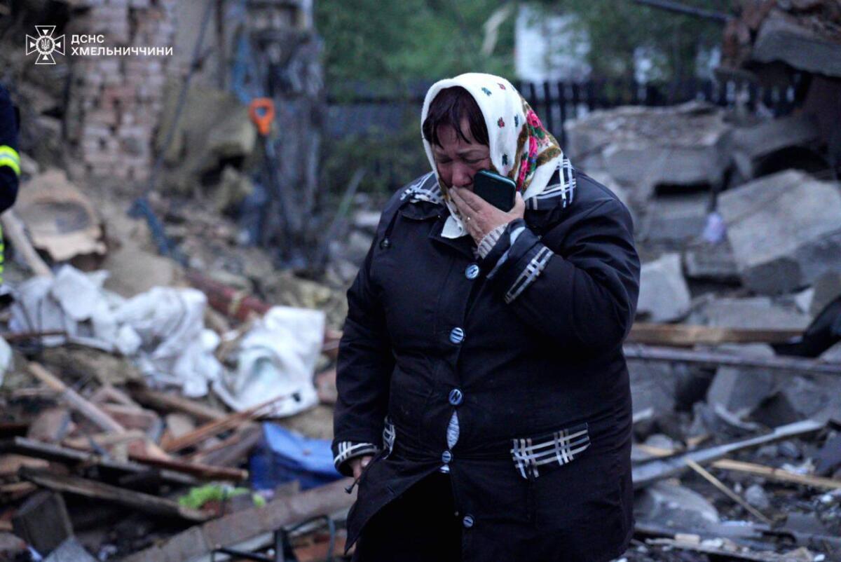Хмельниччина після обстрілу: рятувальники показали наслідки нічного удару