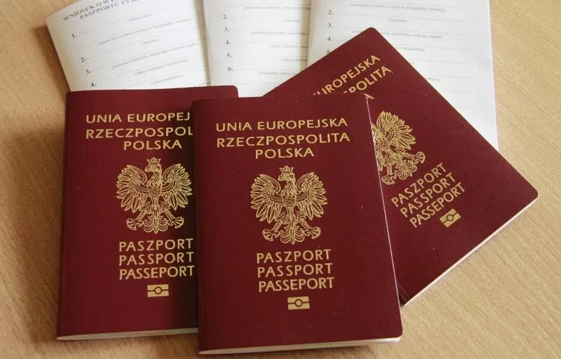 ЗМІ з’ясували, скільки українців у Польщі отримали громадянство за 10 років