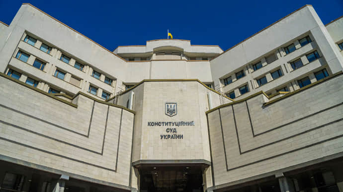 Аналіз декларації судді Конституційного суду України Василя Лемака