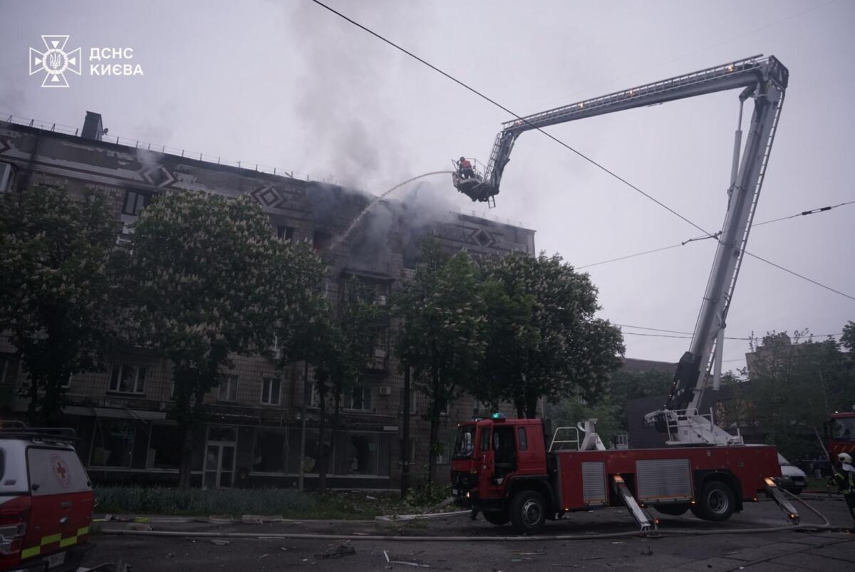 Внаслідок нічної атаки у Києві загинула зооволонтерка з сином