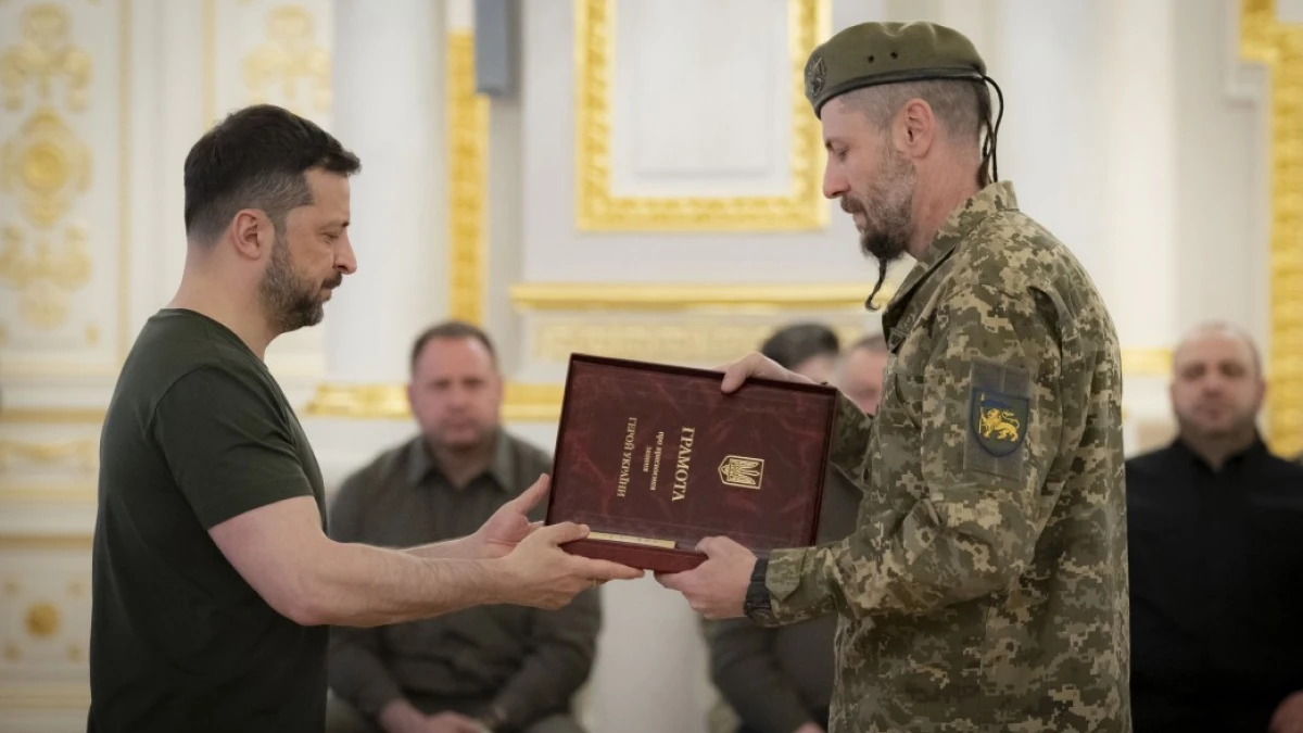 Відзнаку “Хрест бойових заслуг” отримав майор Попович за службу на Херсонському напрямку