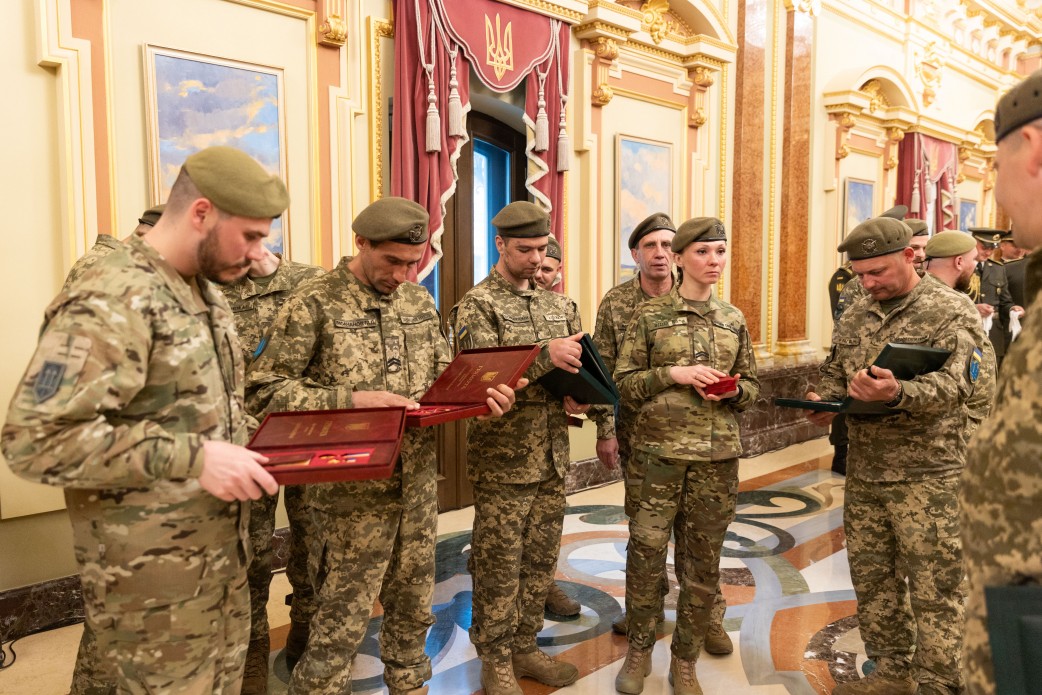 Президент вручив державні нагороди воїнам-піхотинцям