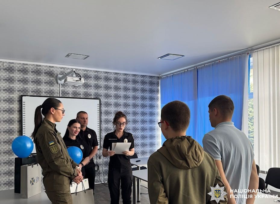 Правоохоронці Дніпропетровщини нагородили підлітків за повідомлення про вербування спецслужбами РФ