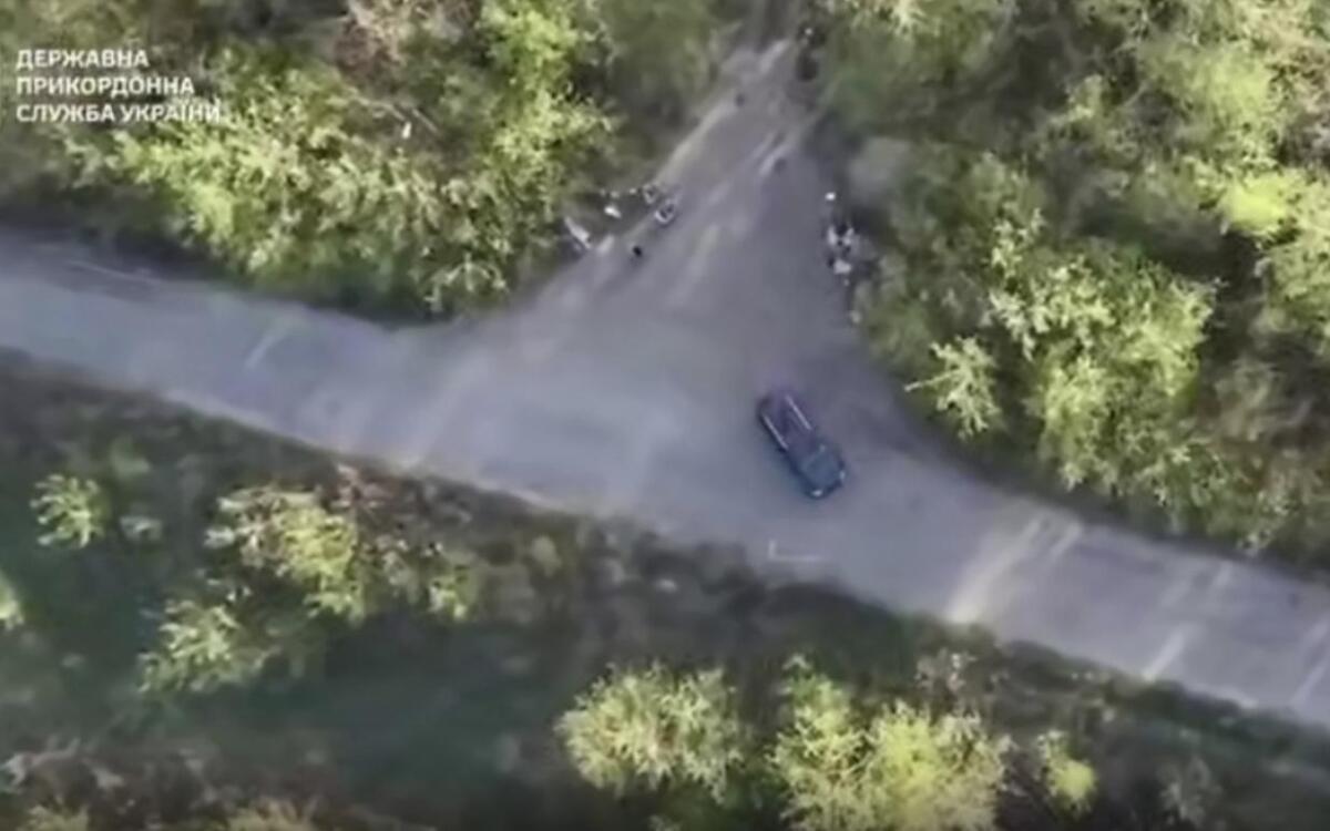 Харківщина: українські прикордонники використали БпЛА для знищення ворожої техніки та позицій
