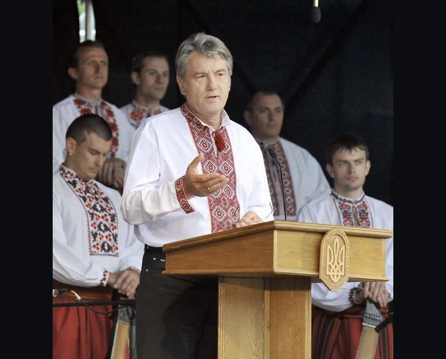 Ющенко: Вишиванка — не просто одяг, а безцінна реліквія