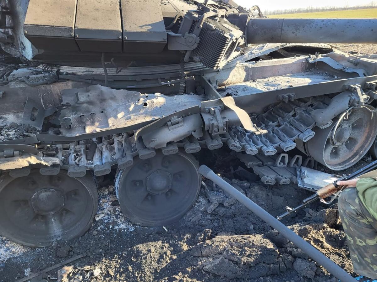 Нацгвардійці показали, як “Стугною” та дронами знищили ворожий танк (відео)