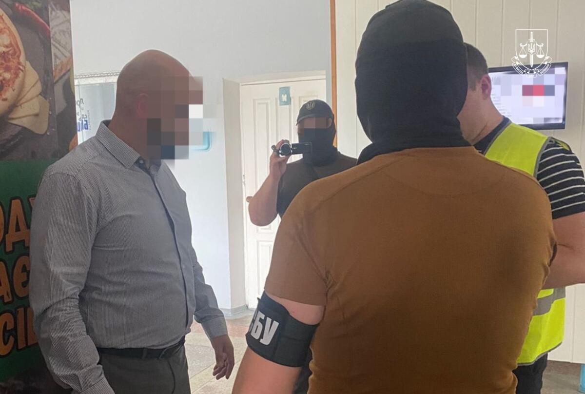 На Київщині затримано посадовця за отримання хабаря за вплив на рішення ВЛК