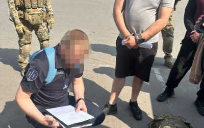Правоохоронці викрили військових у хабарництві за повернення із СЗЧ