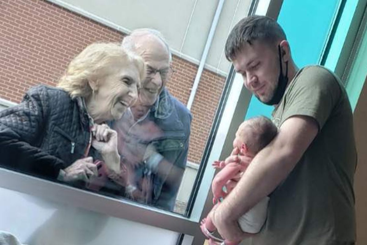 У Мін’юсті відповіли, чи лише батьки можуть оформити відпустку по догляду за дитиною