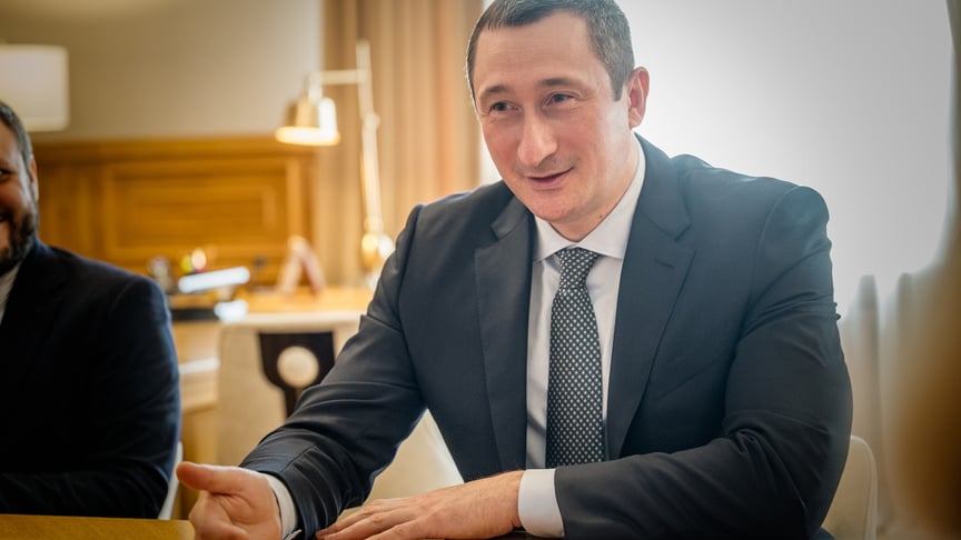 Шмигаль заявив, що міністр національної єдності Чернишов перебуває у відрядженні