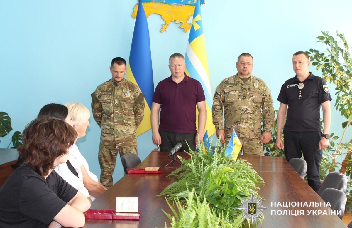 Держава відзначила загиблих правоохоронців: нагороди отримали родини на Полтавщині (фото)