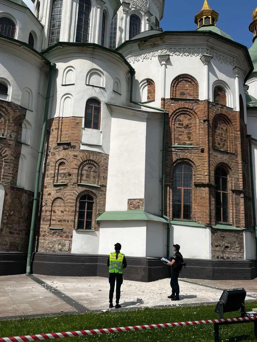 Софійський собор у Києві зазнав пошкоджень через ворожий обстріл (фото)