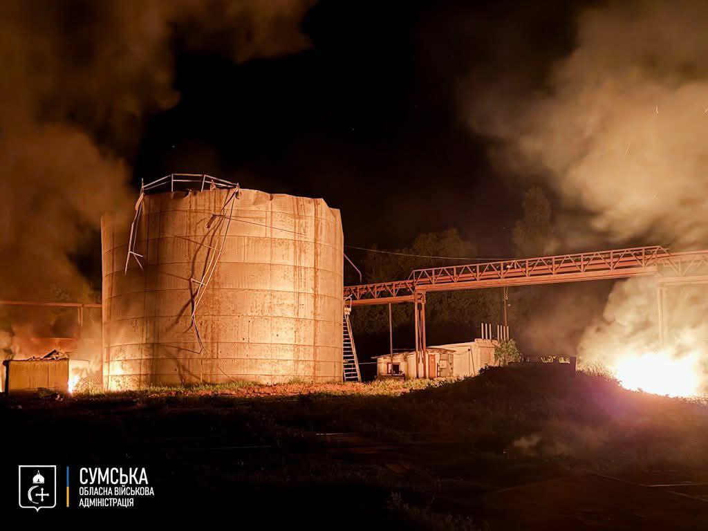 Ворожі дрони масовано атакували підприємство на Сумщині: в ОВА показали наслідки
