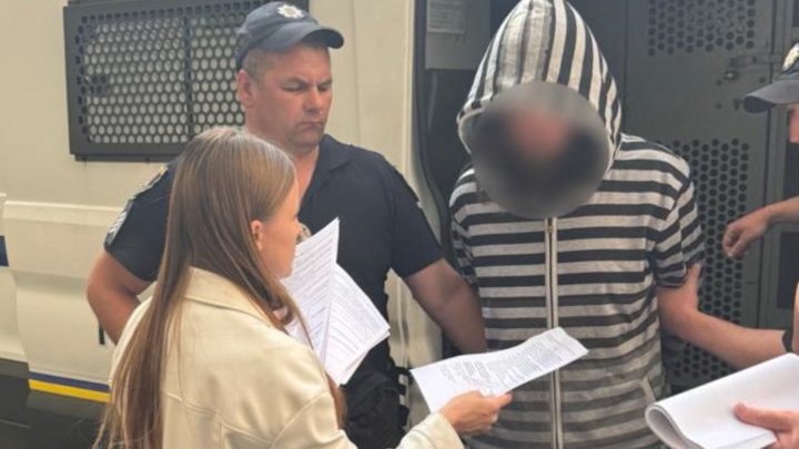 На Вінниччині поліція повідомила про підозру провокатору, який обгорнувся російським прапором