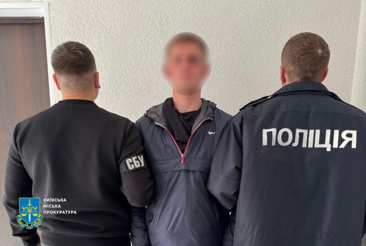 «Подарунок» на день народження: у Києві спалили автівку Героя України