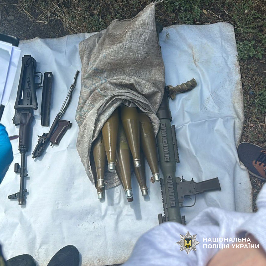 Зброя, гранати й вибухівка: спецоперація поліції в Харківській області