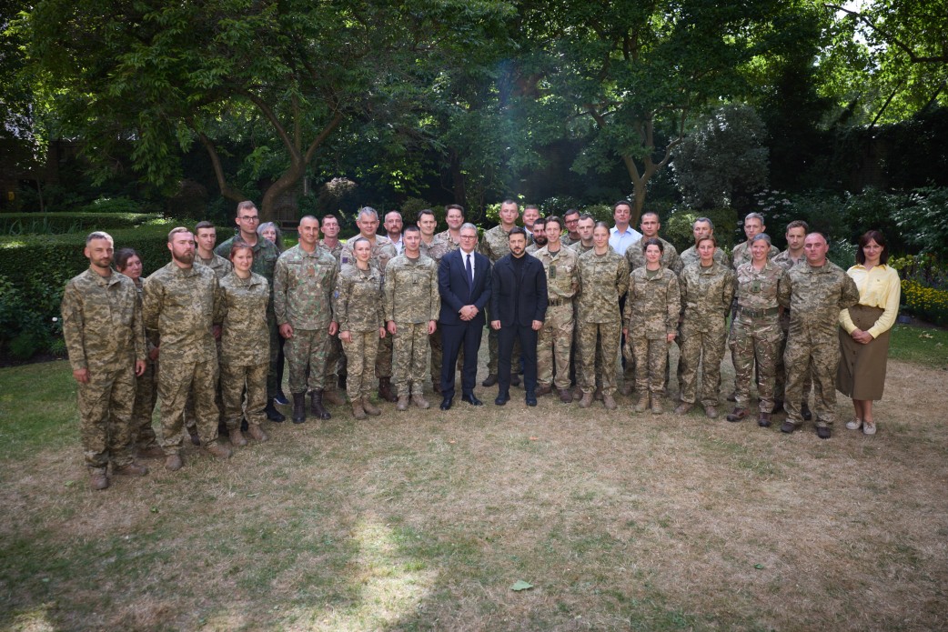 Український президент і прем’єр Британії зустрілися з військовими, які проходять навчання за програмою Interflex