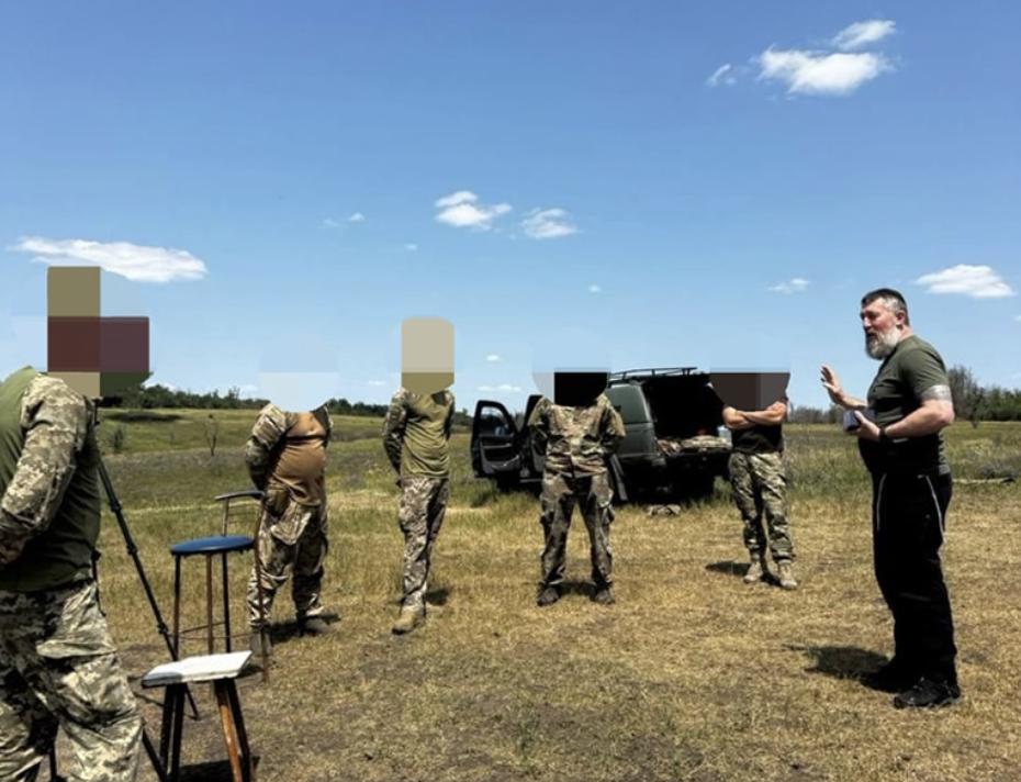 Підтримка на передовій: єврейський капелан відвідав снайперів ЗСУ