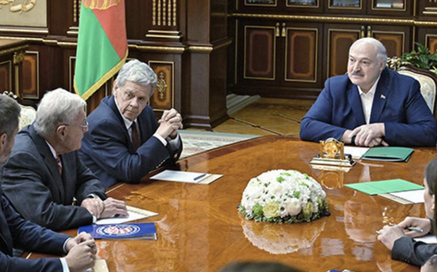 У Білорусі Лукашенко провів переговори зі спеціальним представником США Келлогом