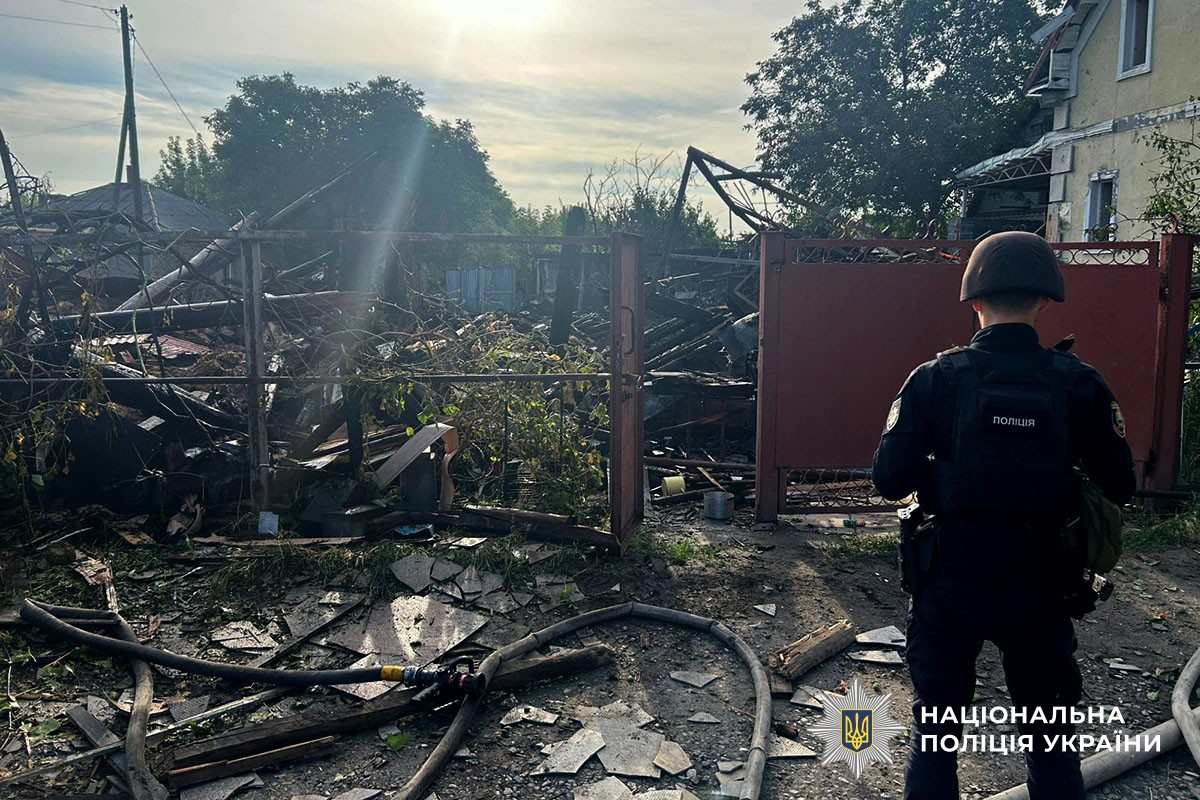 Російськими обстрілами на Донеччині пошкоджено майже 60 цивільних об’єктів, поранені люди, є загиблий