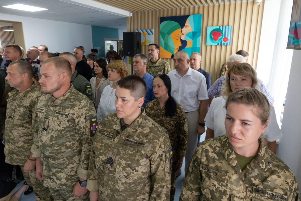 Президент відзначив державними нагородами бойових і цивільних медиків