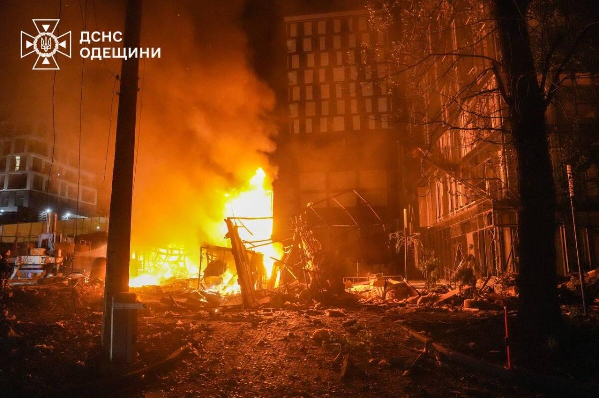 Рятувальники показали наслідки російського удару по Одесі