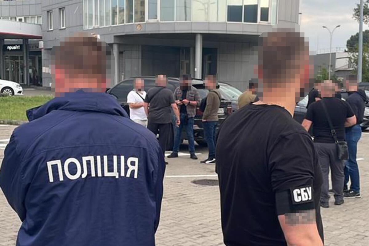 В одному з районів столиці правоохоронці проводять безпекові заходи