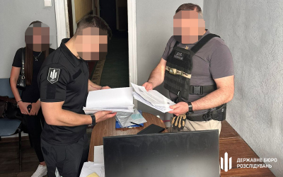 У Харкові викрили правоохоронця, який «допомагав» уникати розшуку ТЦК